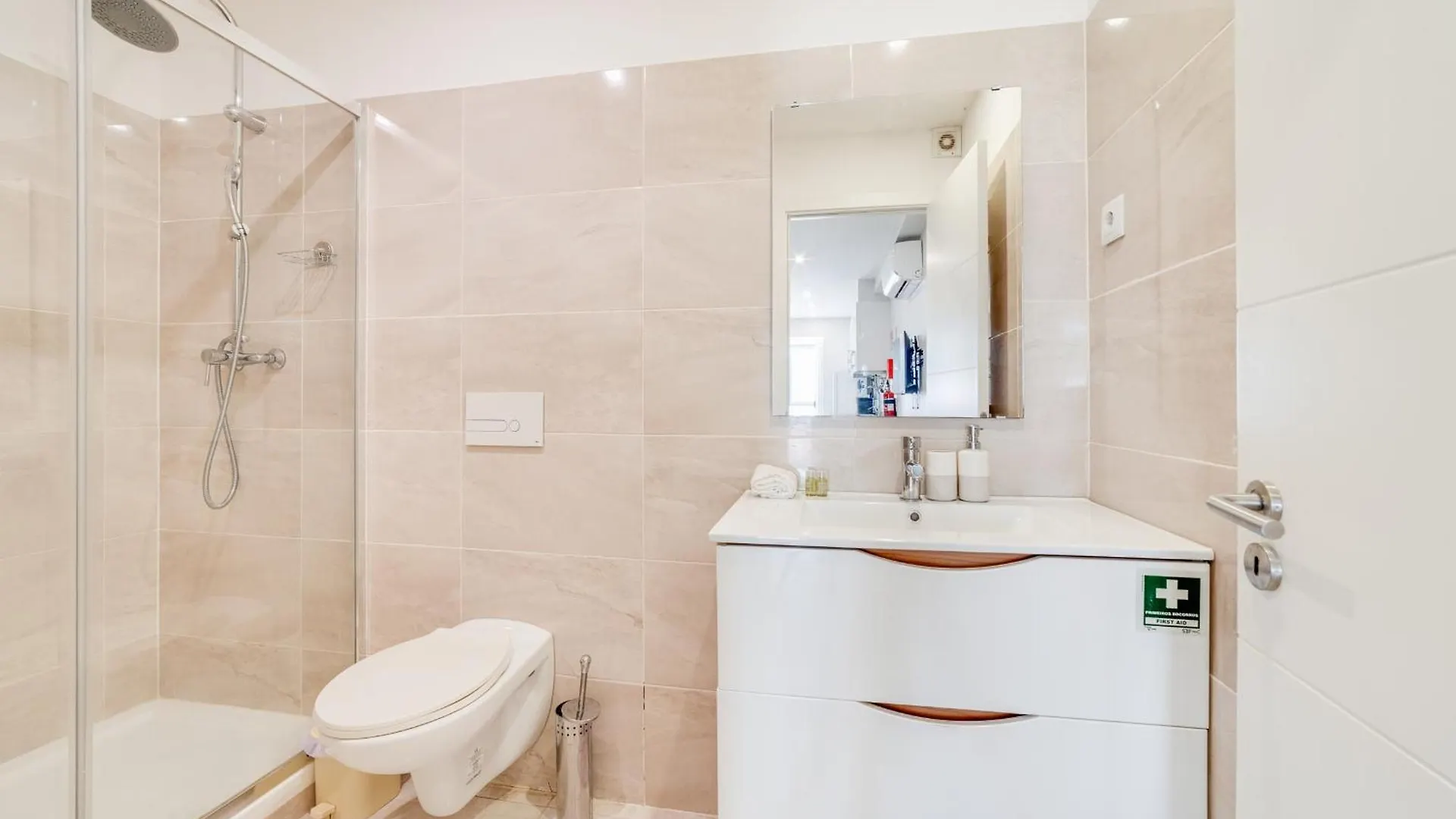 Lapa Charm Apartments With Patio Lisbon 0*,
